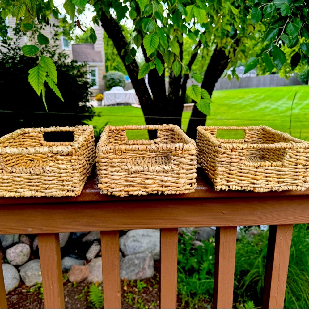 NICE QUALITY WOVEN SEAGRASS STORAGE BASKETS - Set if 3